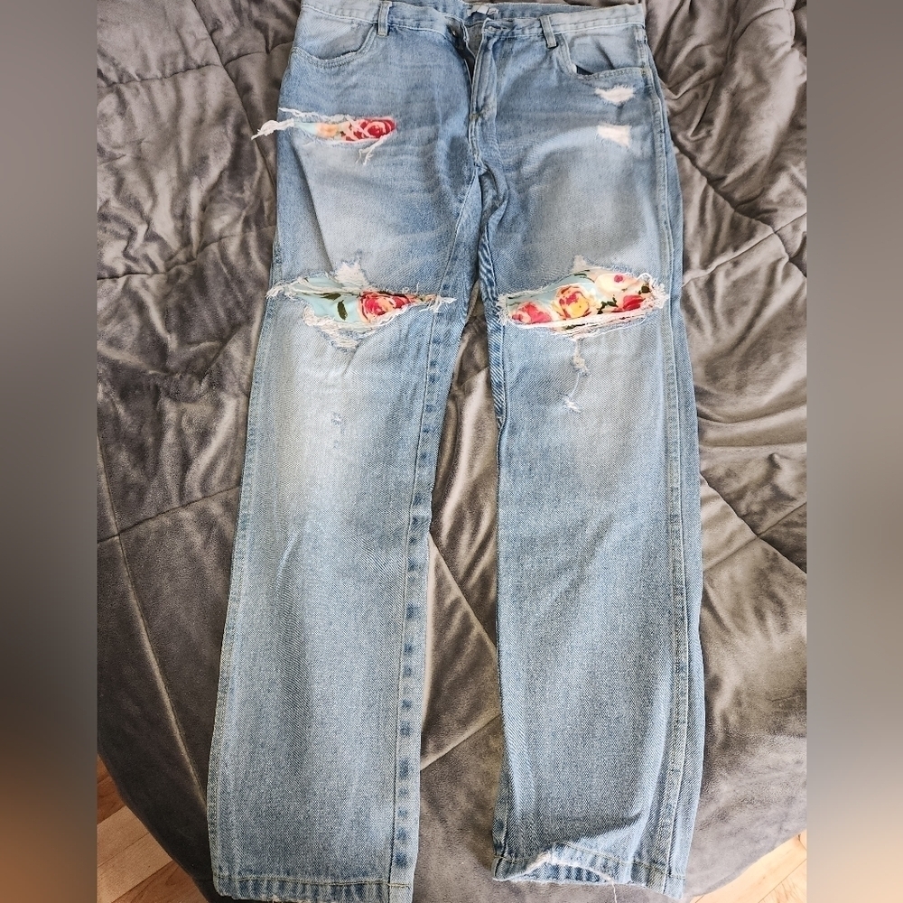 Tapered Ripped Floral Patch Jeans - Picture 2 of 8